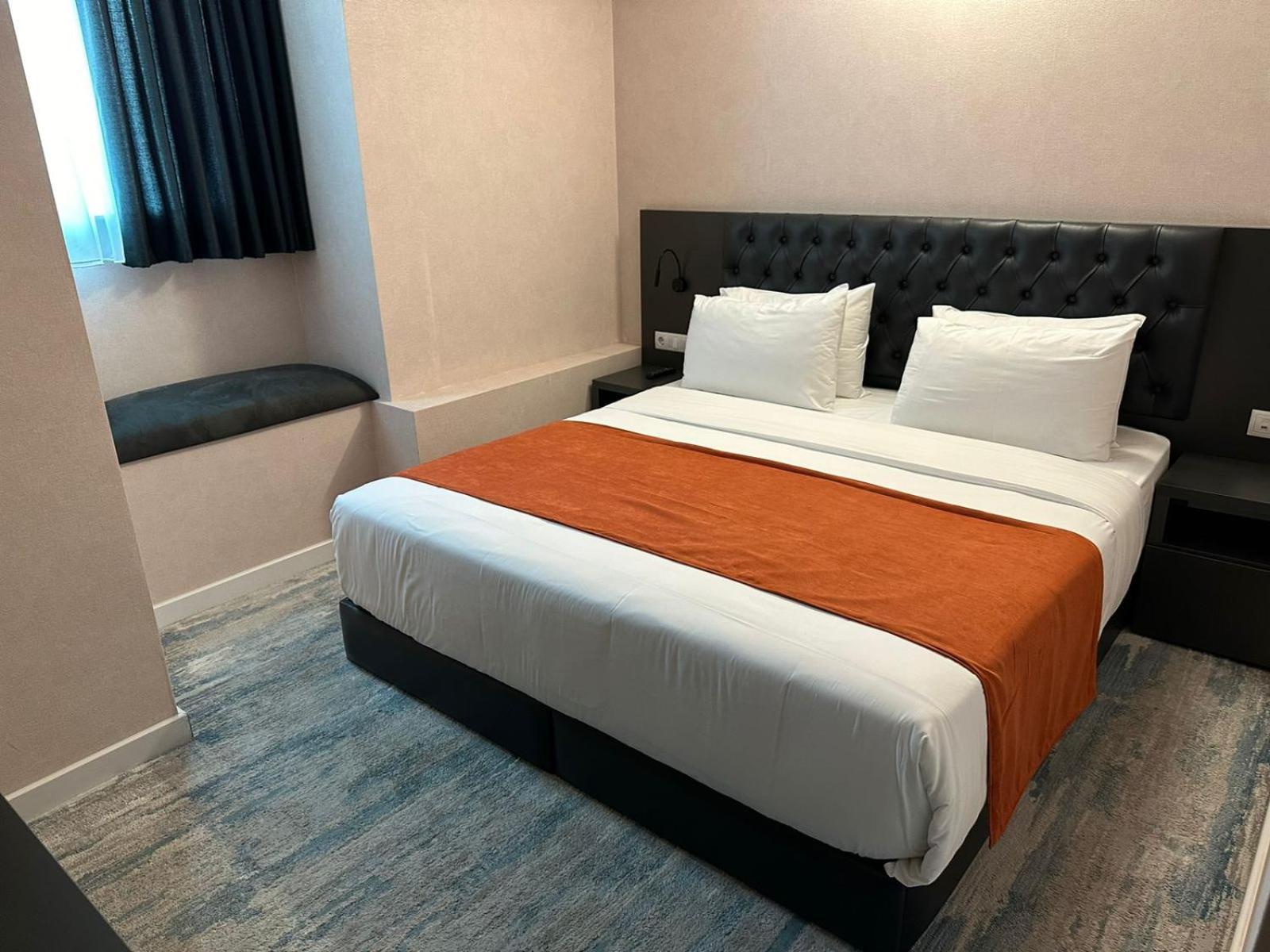 M 1 T Hotel Tbilisi Exteriör bild