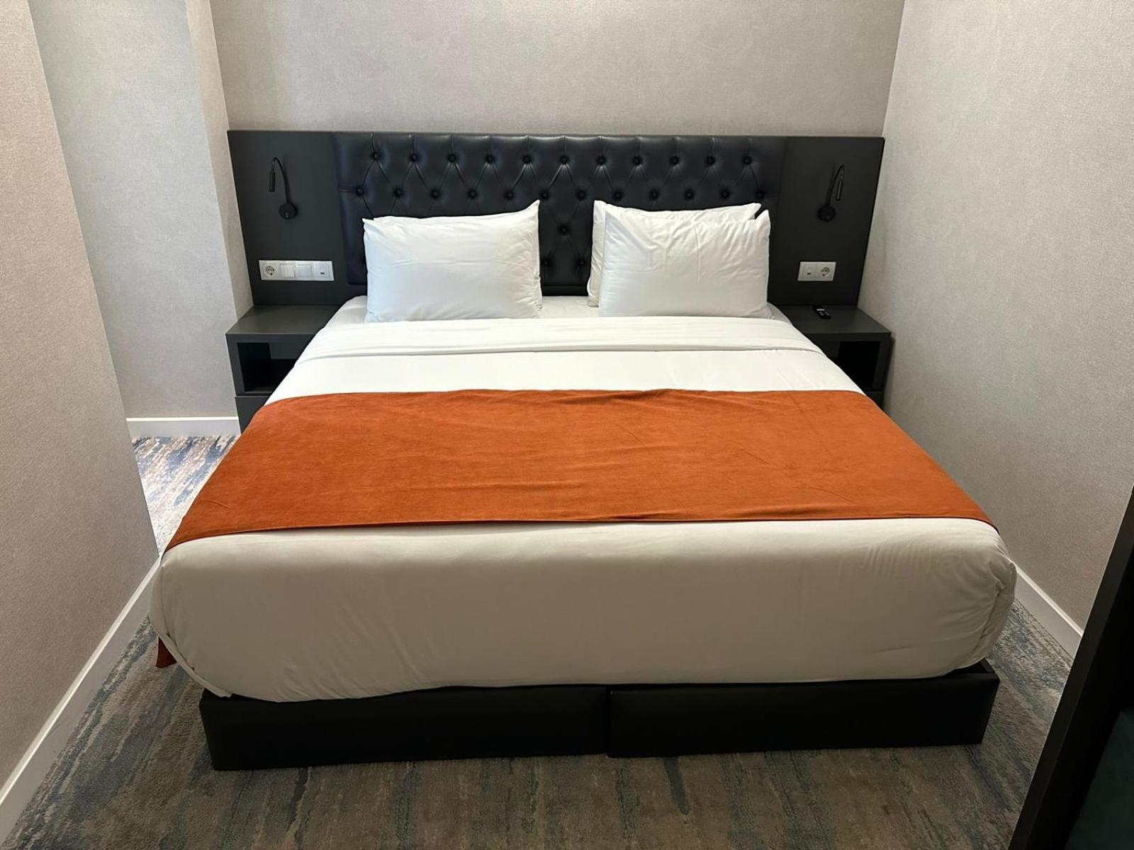M 1 T Hotel Tbilisi Exteriör bild