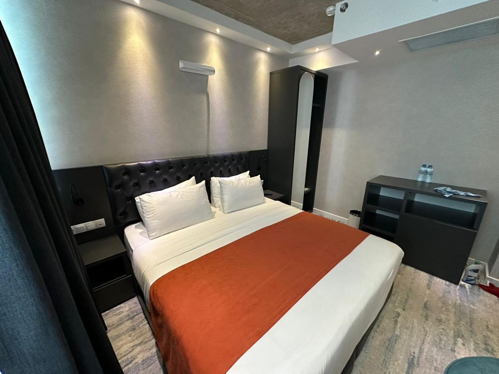 M 1 T Hotel Tbilisi Exteriör bild