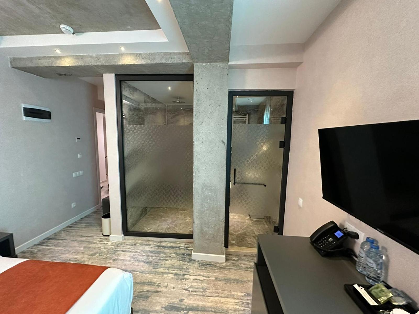M 1 T Hotel Tbilisi Exteriör bild