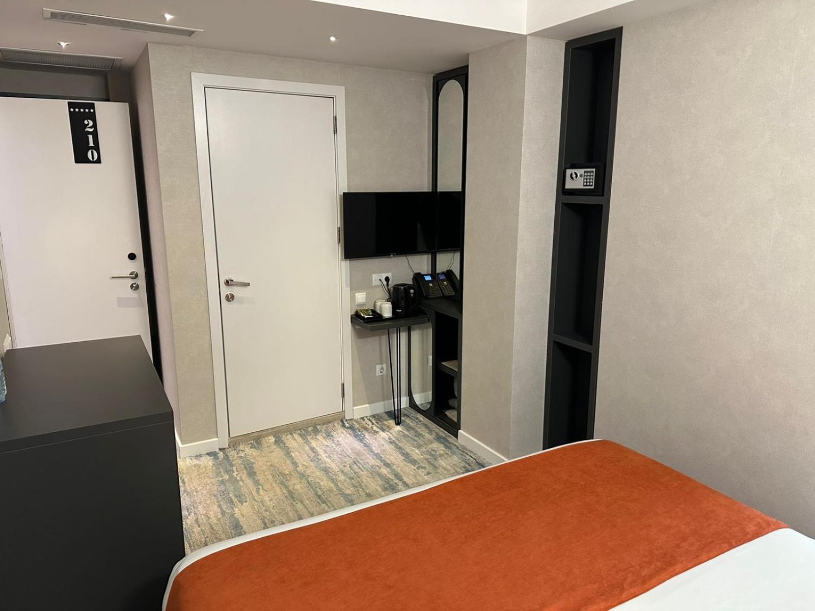 M 1 T Hotel Tbilisi Exteriör bild