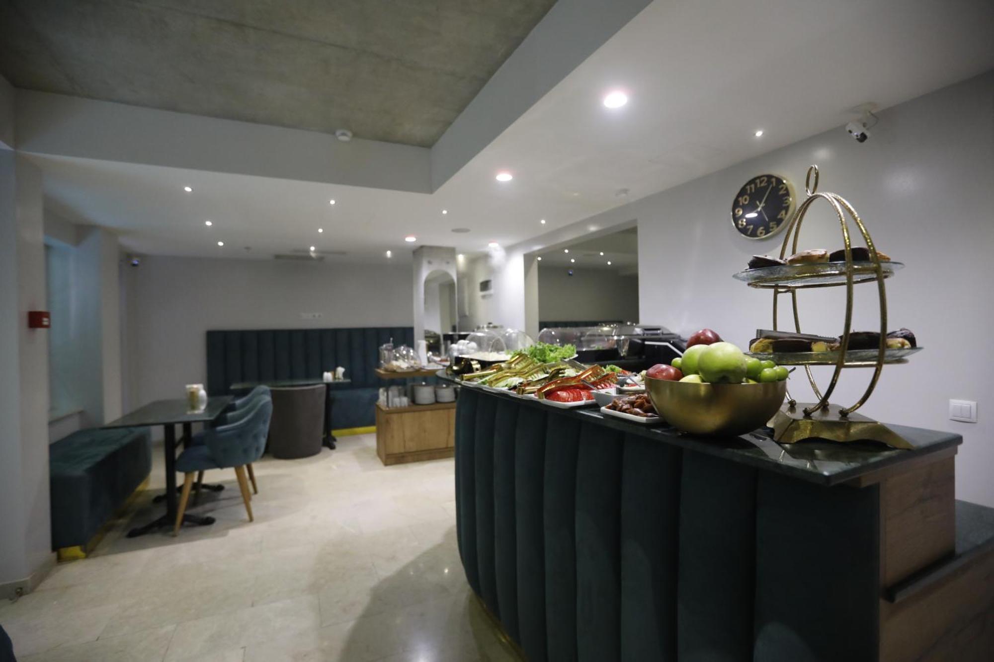 M 1 T Hotel Tbilisi Exteriör bild