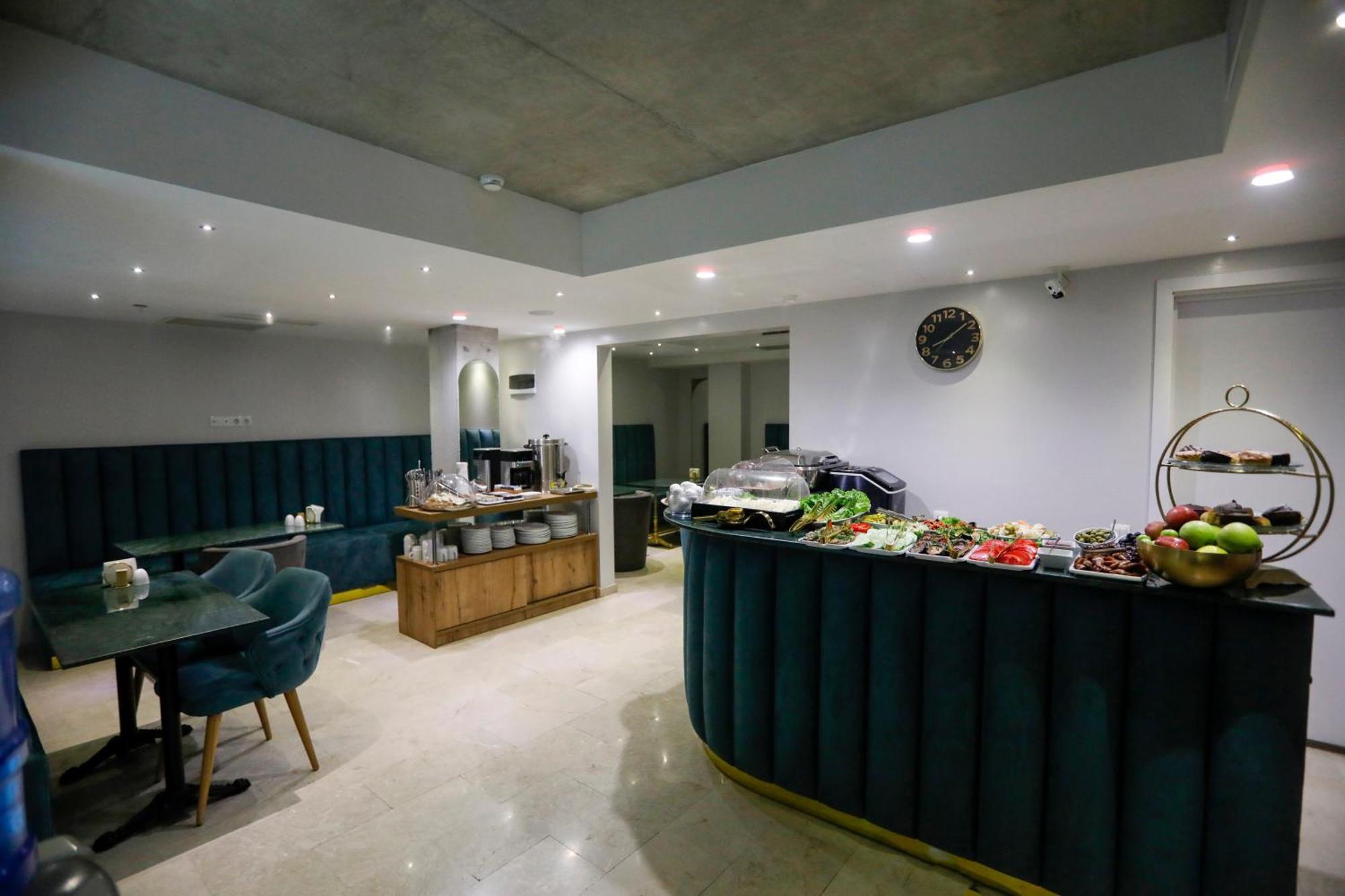 M 1 T Hotel Tbilisi Exteriör bild