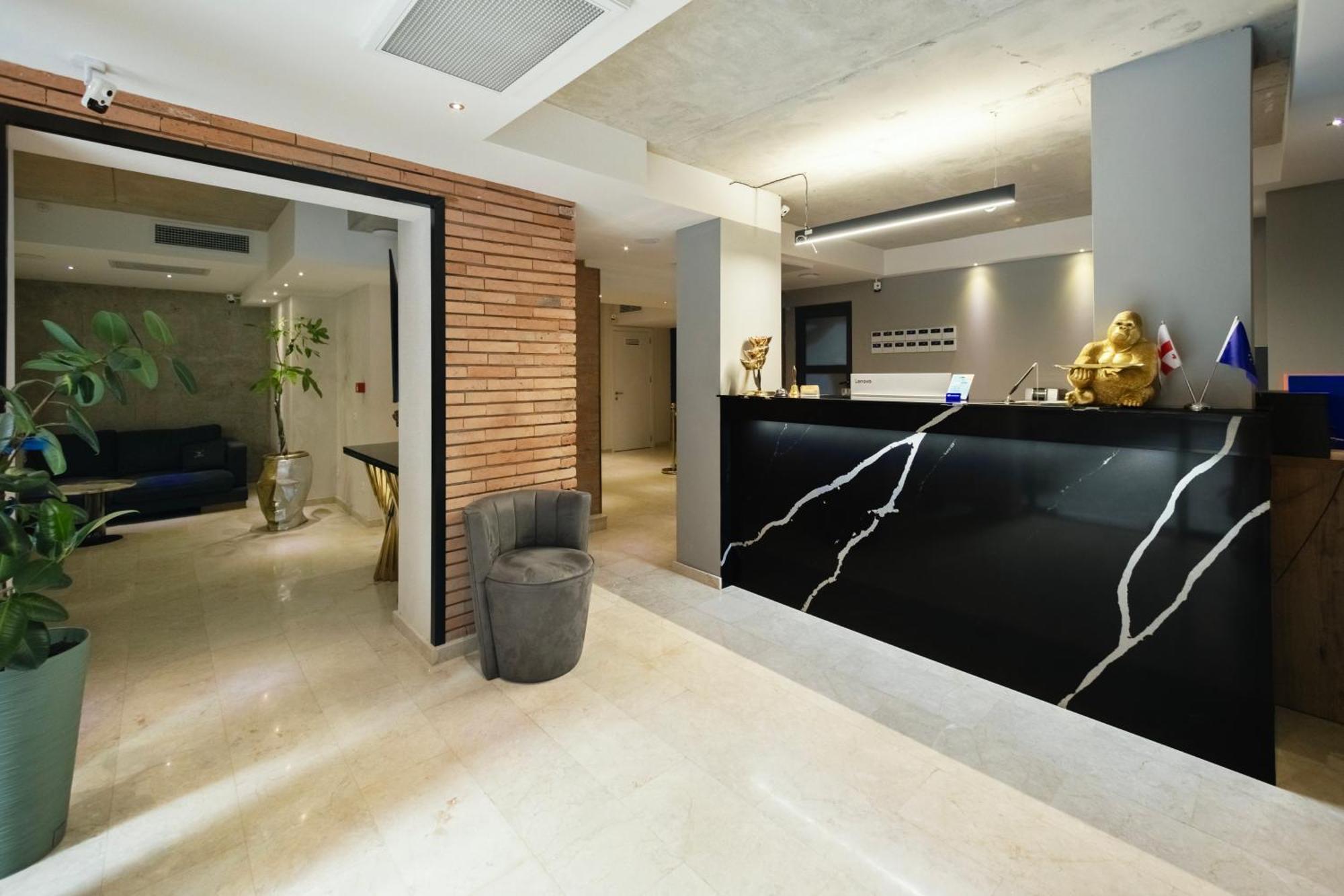 M 1 T Hotel Tbilisi Exteriör bild