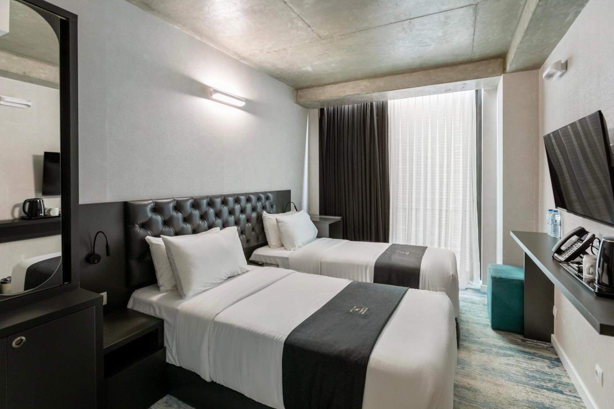 M 1 T Hotel Tbilisi Exteriör bild