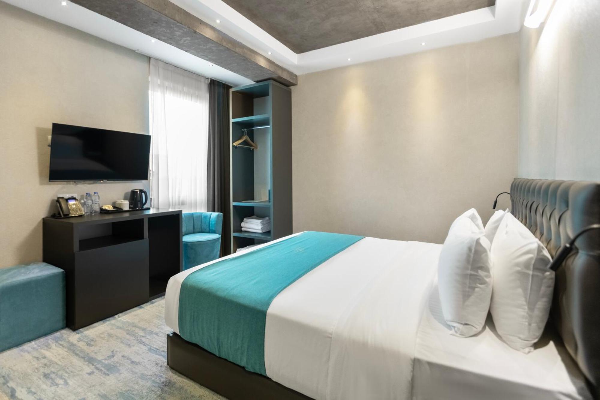 M 1 T Hotel Tbilisi Exteriör bild