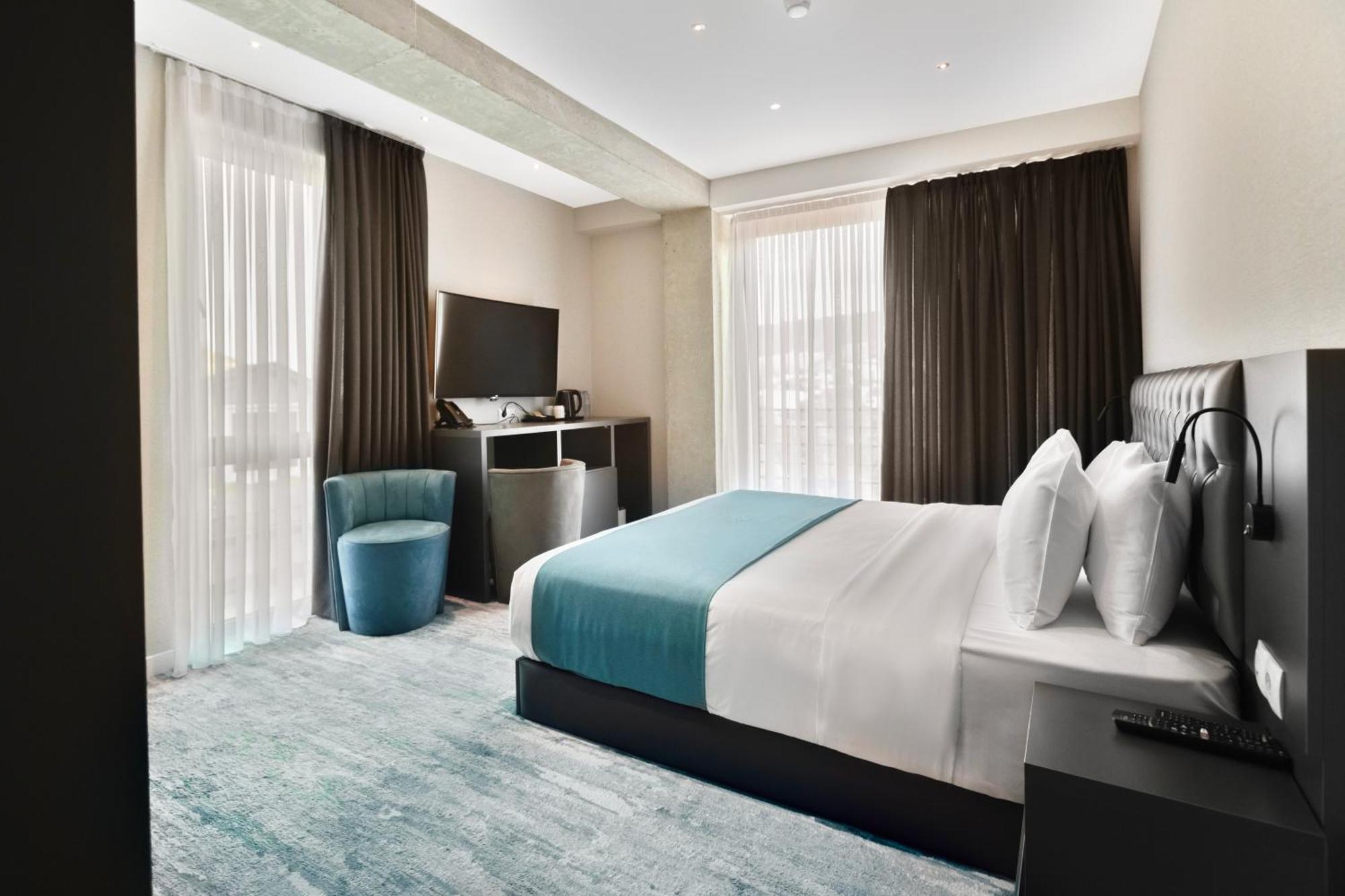M 1 T Hotel Tbilisi Exteriör bild