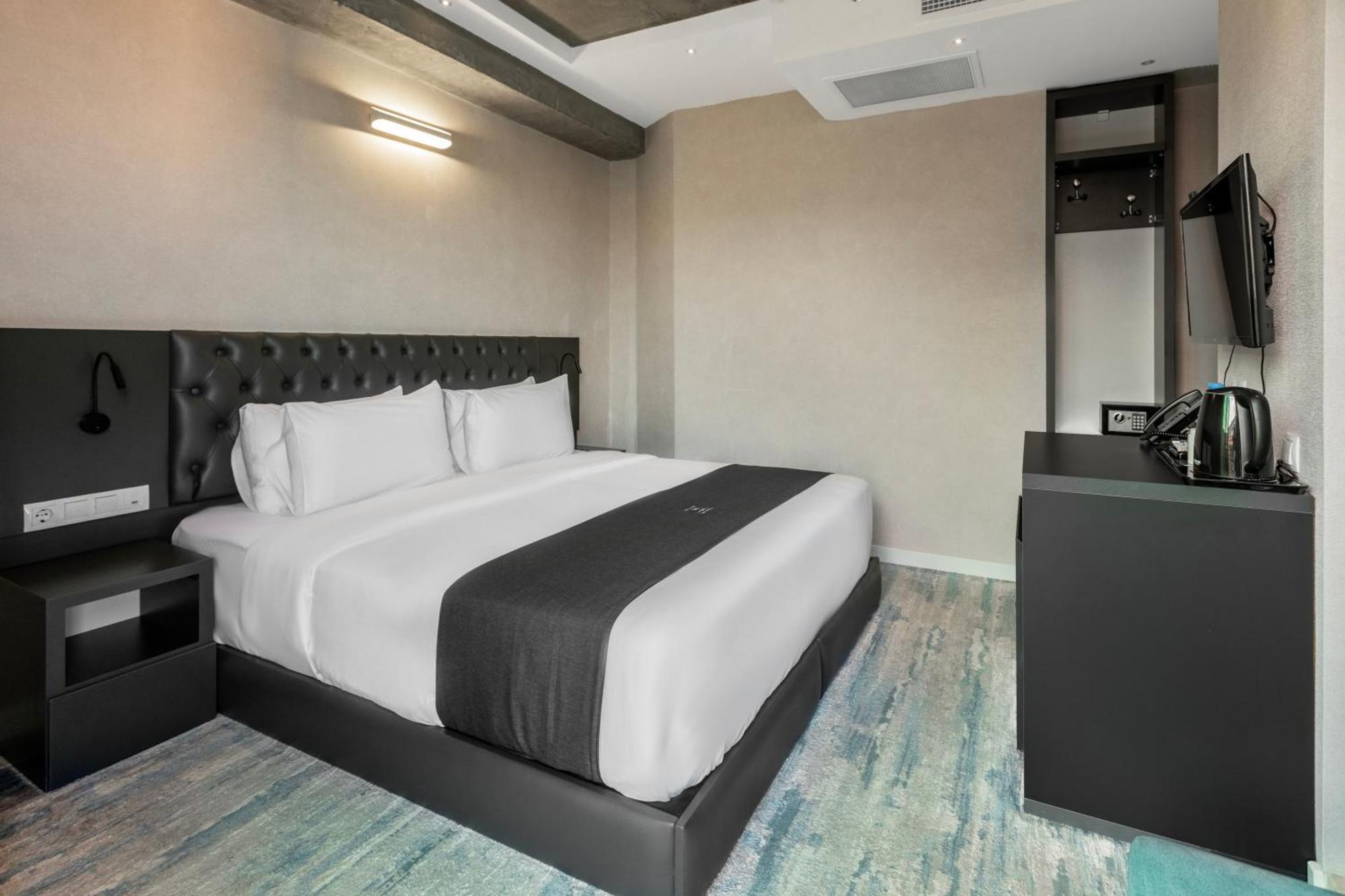 M 1 T Hotel Tbilisi Exteriör bild