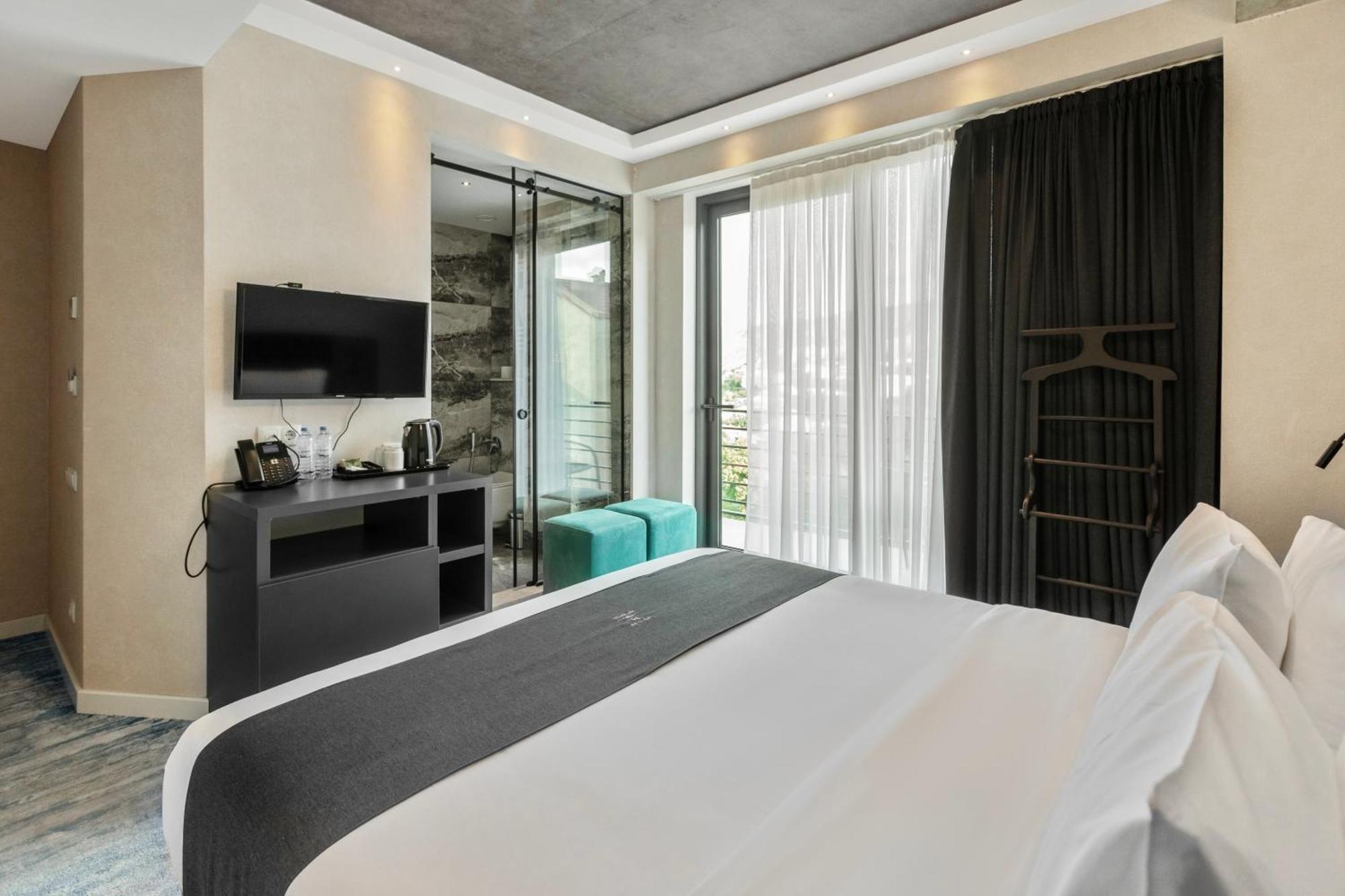 M 1 T Hotel Tbilisi Exteriör bild