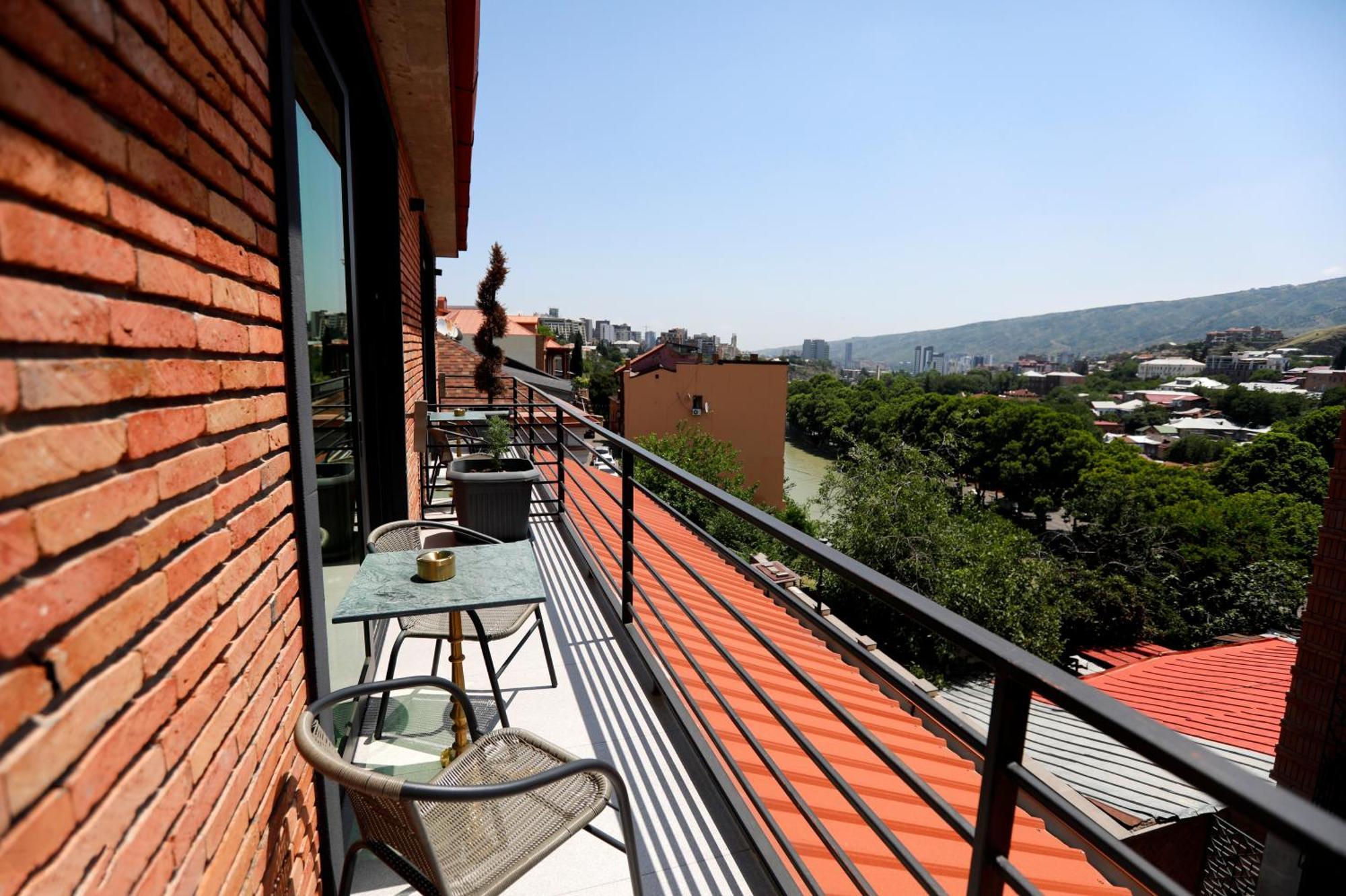 M 1 T Hotel Tbilisi Exteriör bild