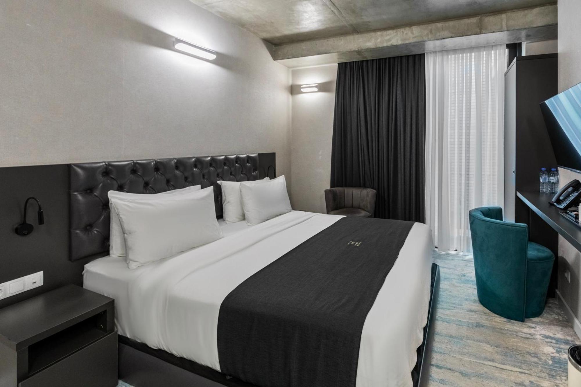 M 1 T Hotel Tbilisi Exteriör bild