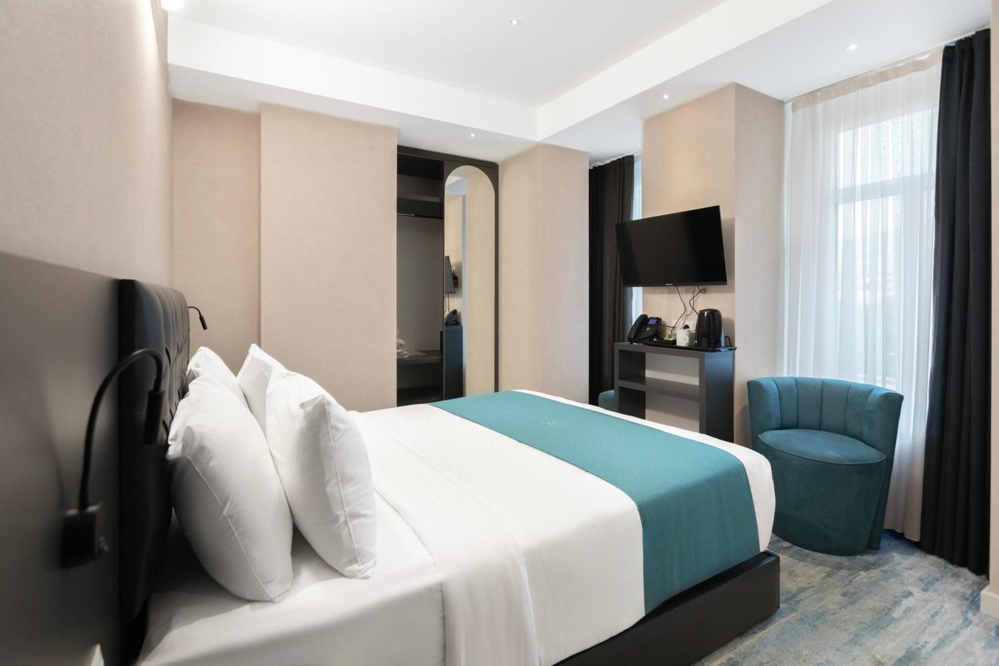 M 1 T Hotel Tbilisi Exteriör bild