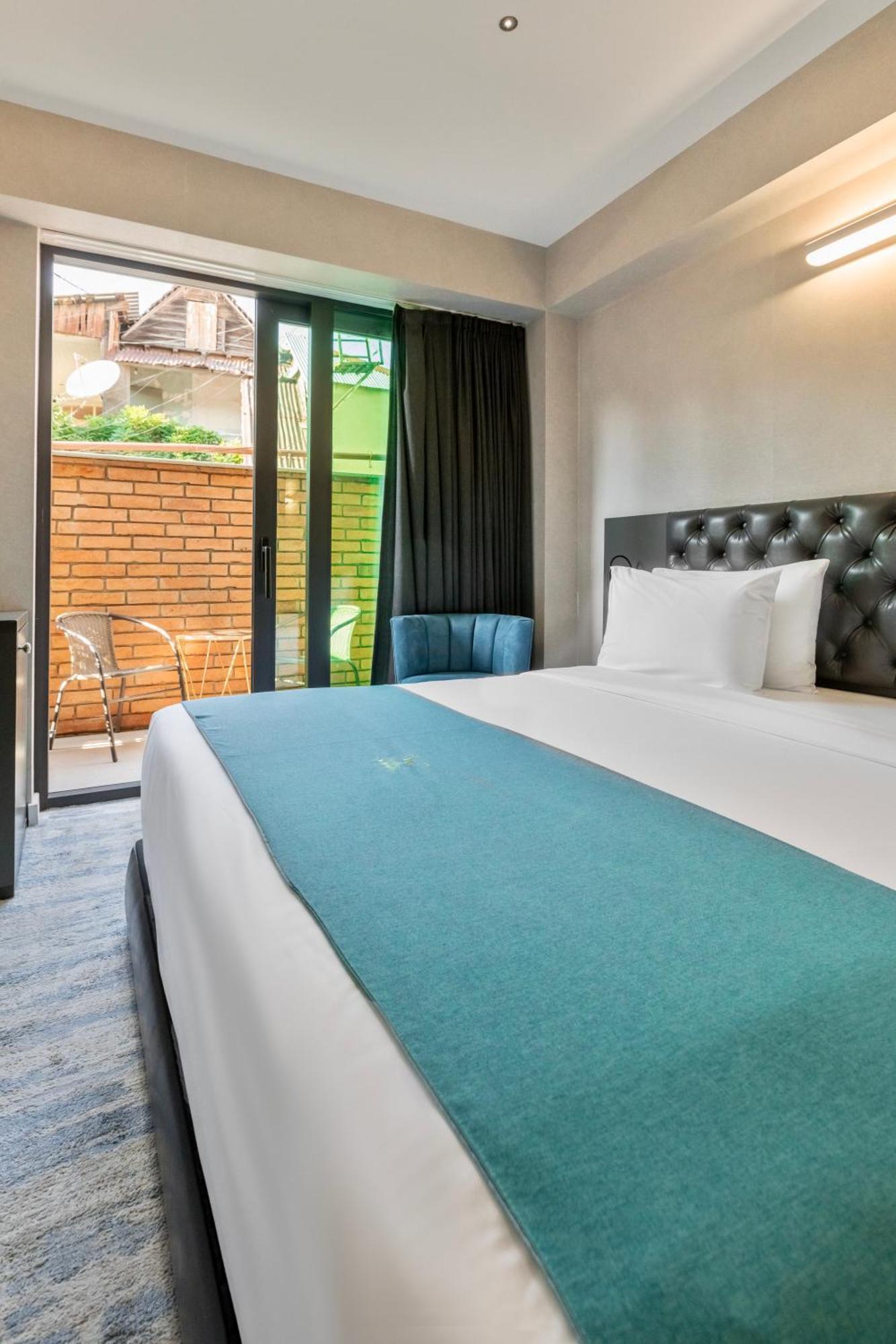 M 1 T Hotel Tbilisi Exteriör bild