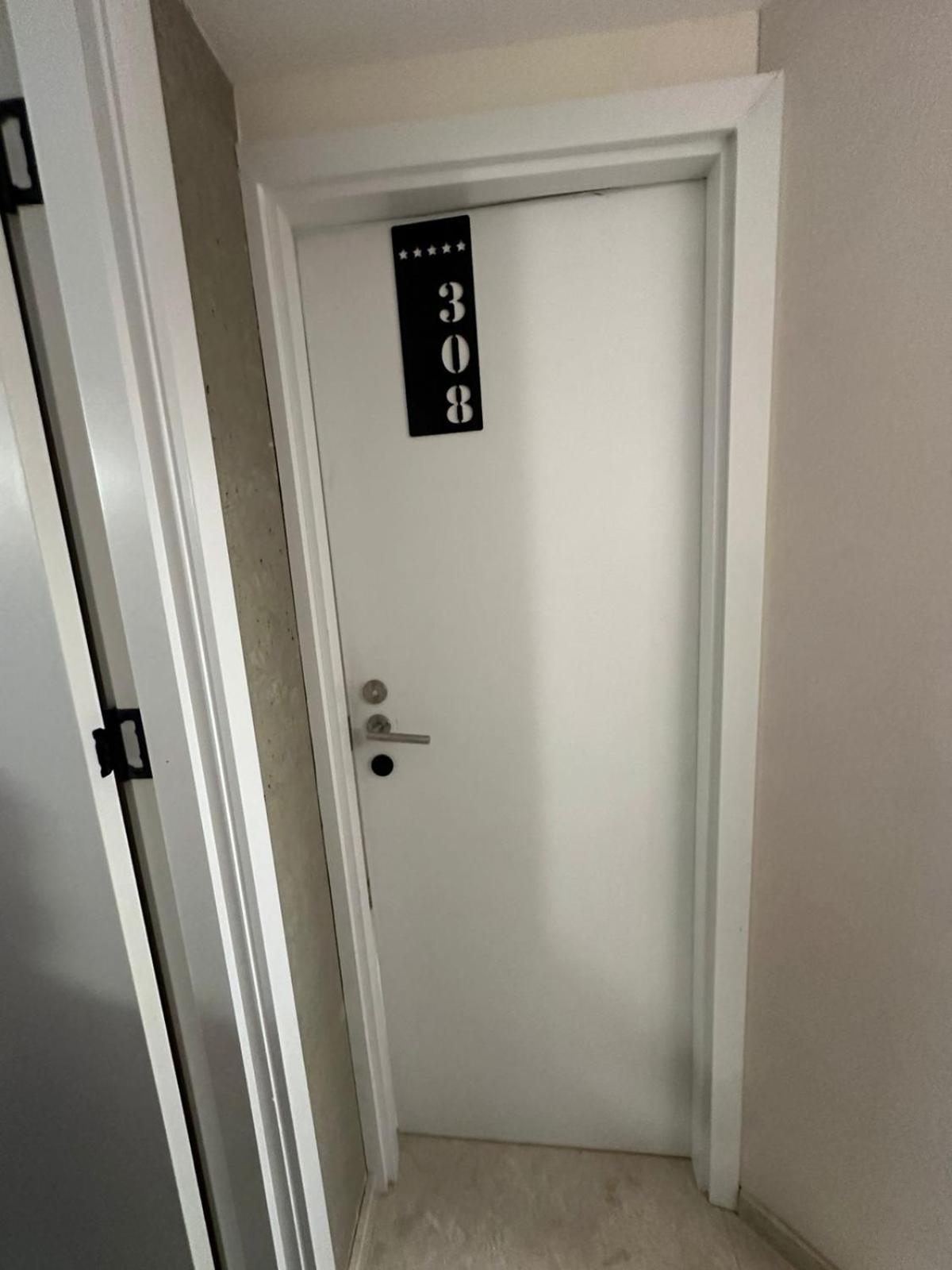 M 1 T Hotel Tbilisi Exteriör bild