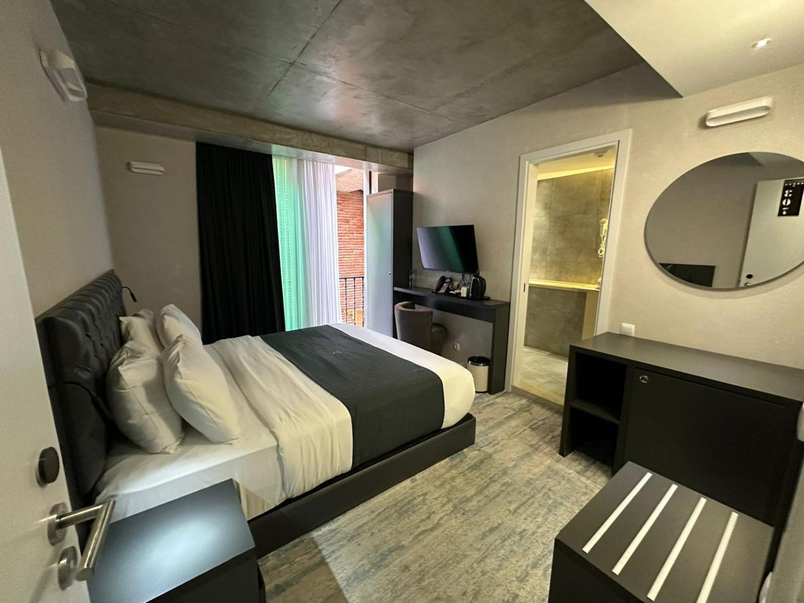 M 1 T Hotel Tbilisi Exteriör bild