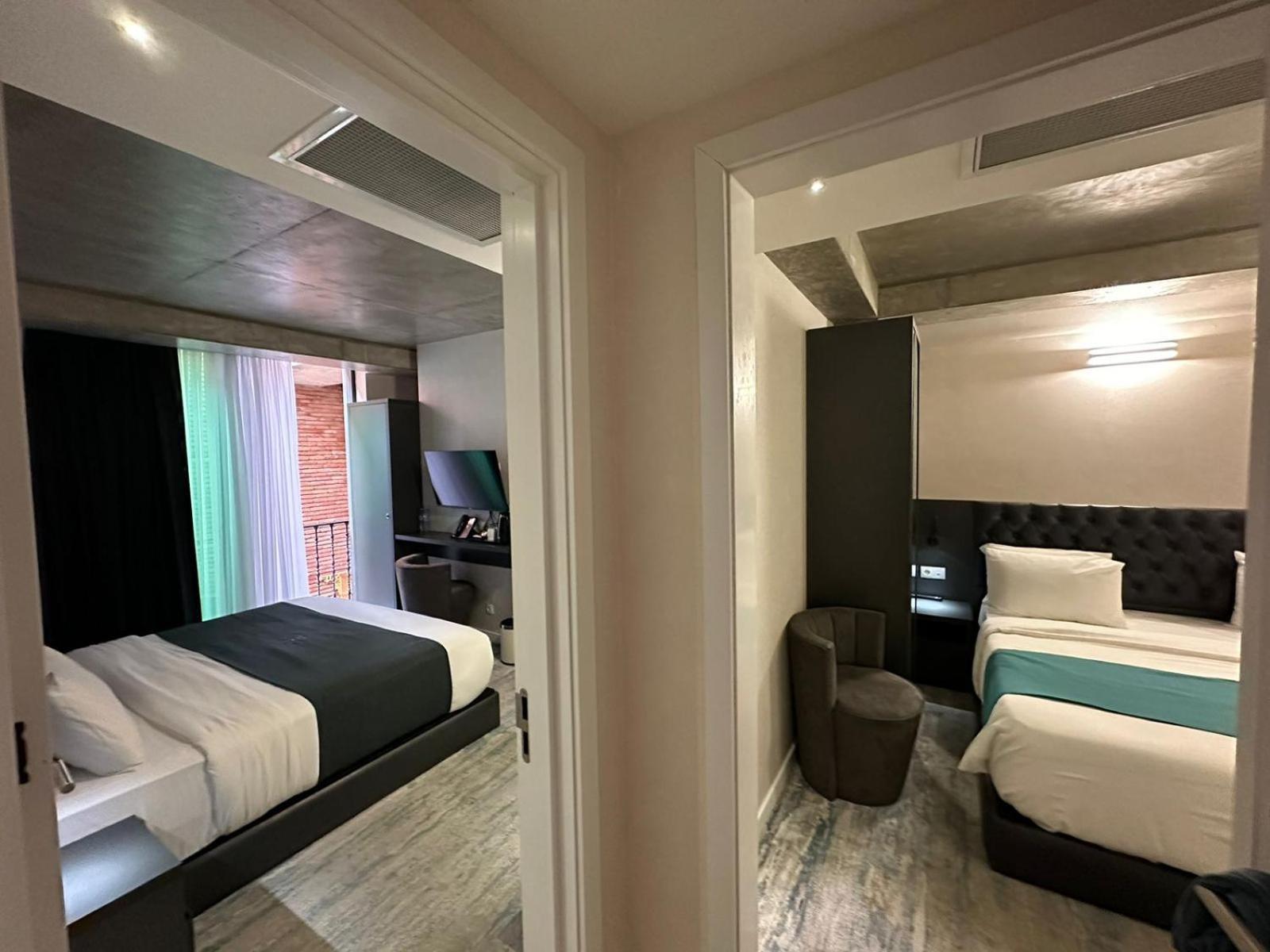M 1 T Hotel Tbilisi Exteriör bild