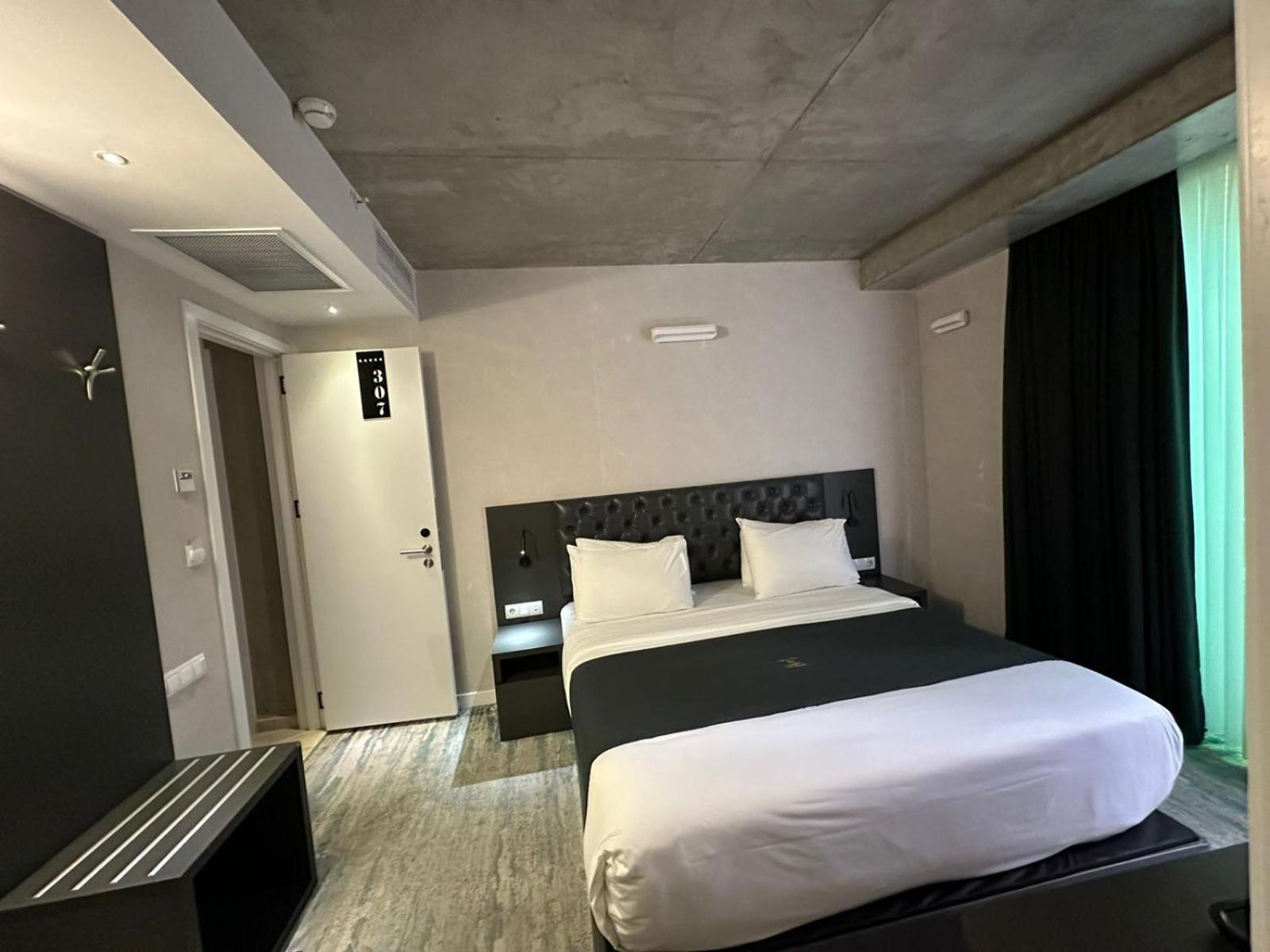 M 1 T Hotel Tbilisi Exteriör bild