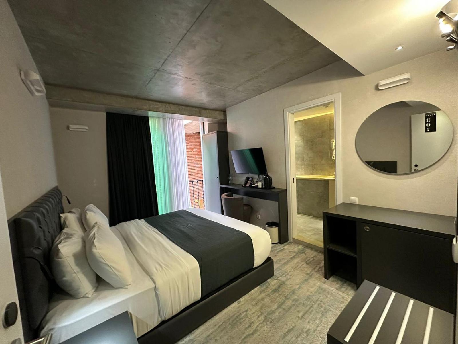 M 1 T Hotel Tbilisi Exteriör bild